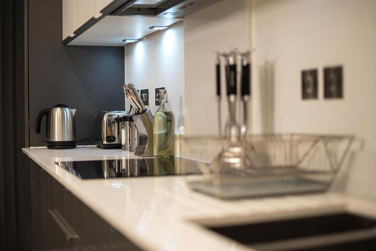 Luxury King Bed Apartment & Free Parking Кембридж Экстерьер фото